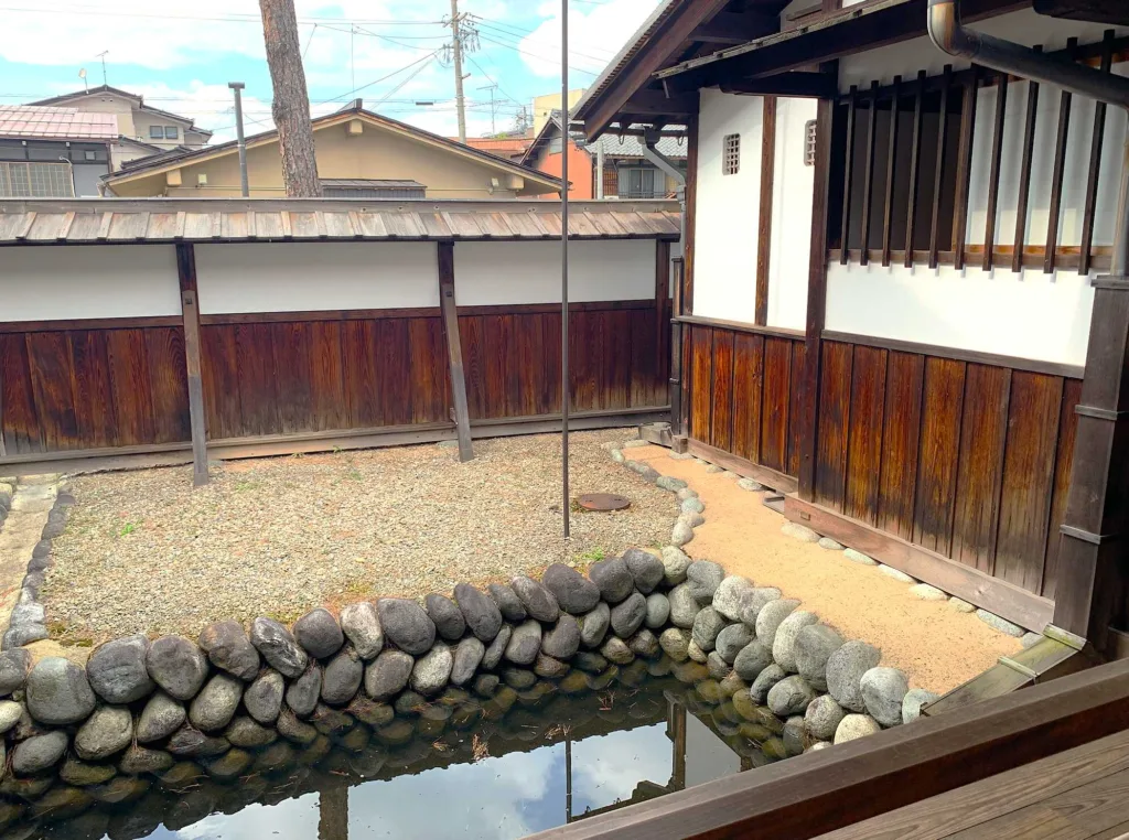 高山陣屋　中ノ口付近から外の様子