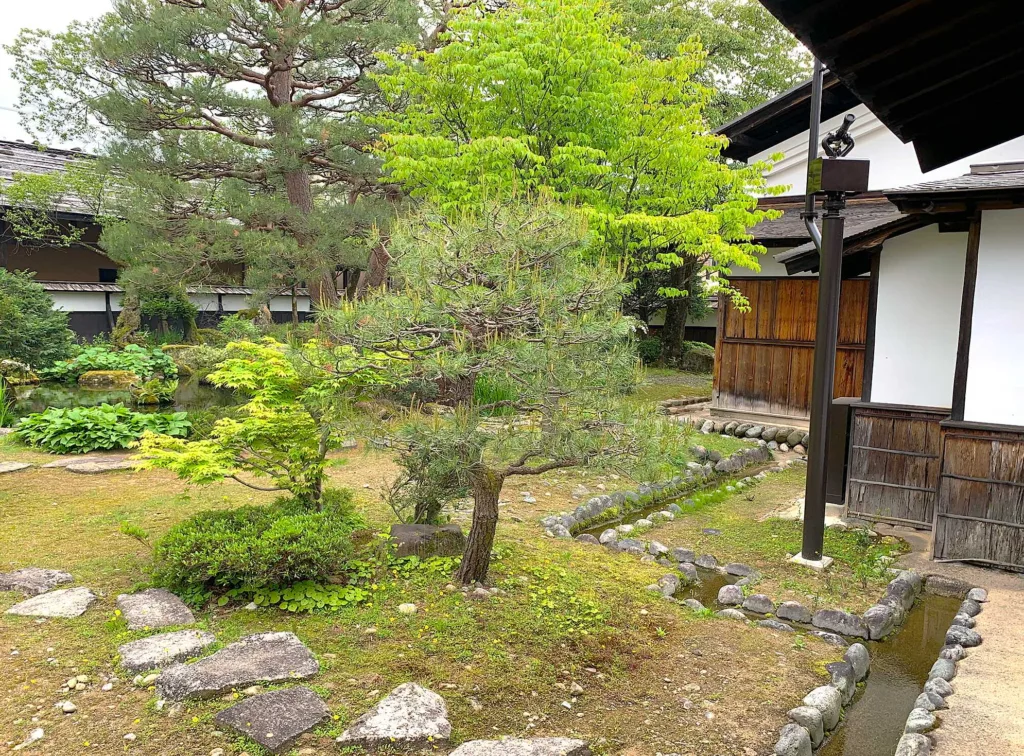 高山陣屋　御居間からお庭の様子