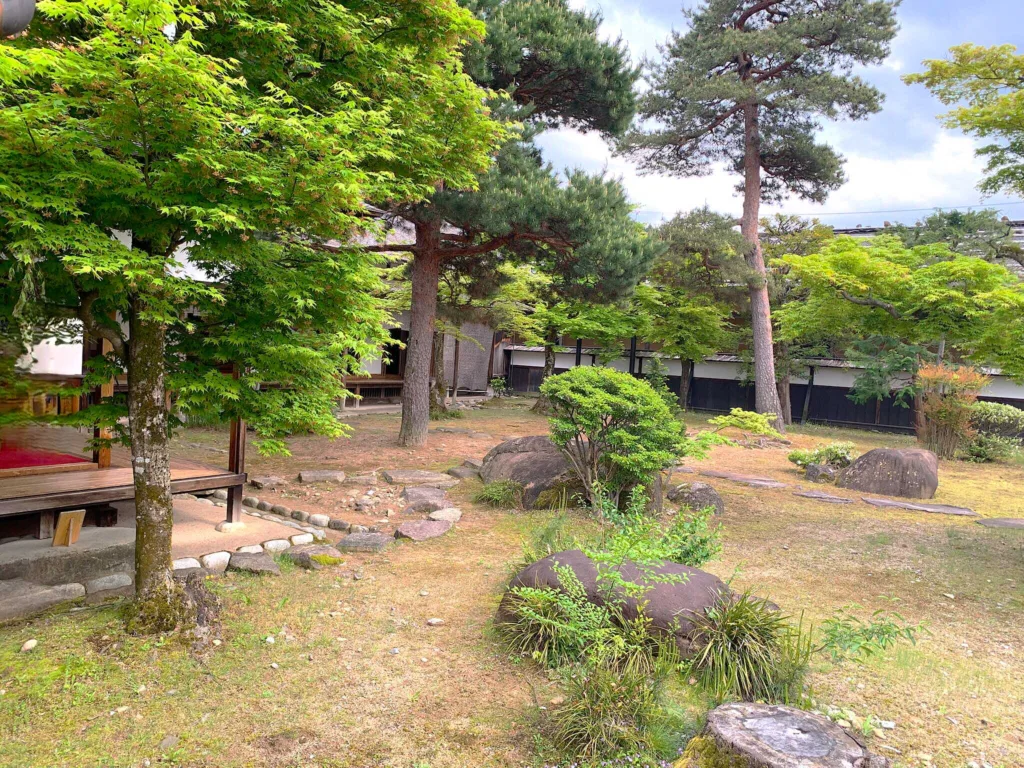 高山陣屋　御居間からお庭の様子