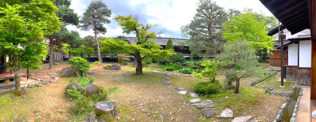 高山陣屋　御居間からお庭の様子