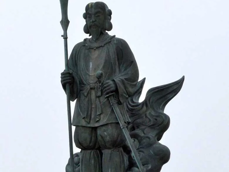 Wikipediaより：日光二荒山神社　二荒山大神像 （男体山山頂）　