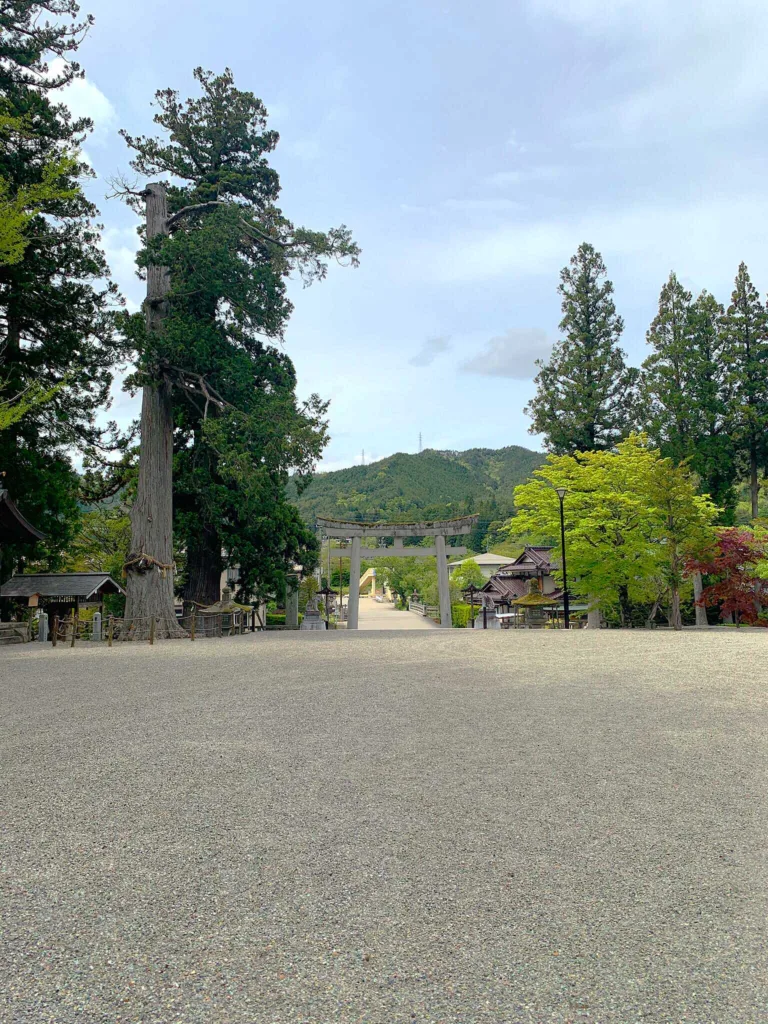 水無神社 神門付近から参道方面