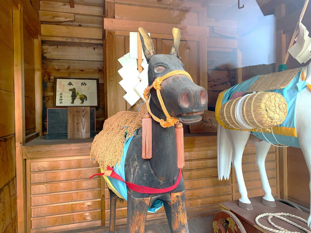 水無神社 神馬舎