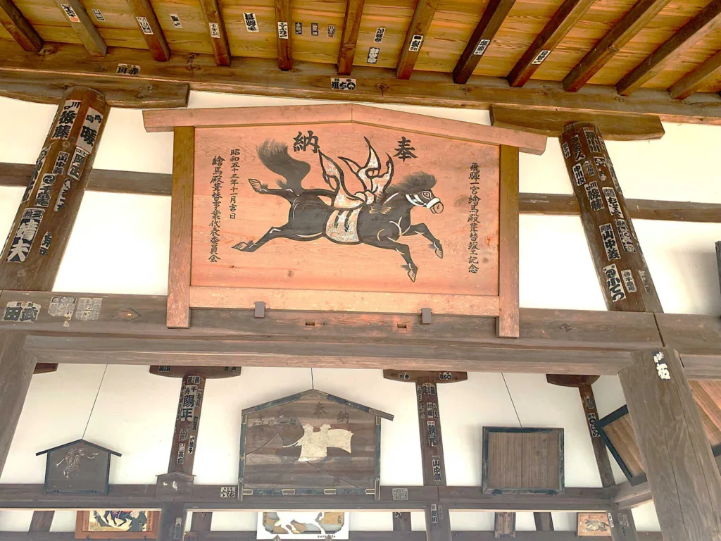 水無神社　絵馬殿内部の様子