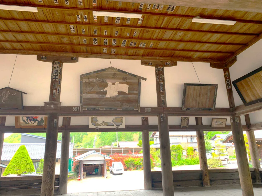 水無神社　絵馬殿内部の様子