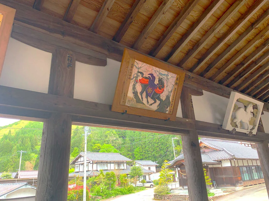 水無神社　絵馬殿内部の様子