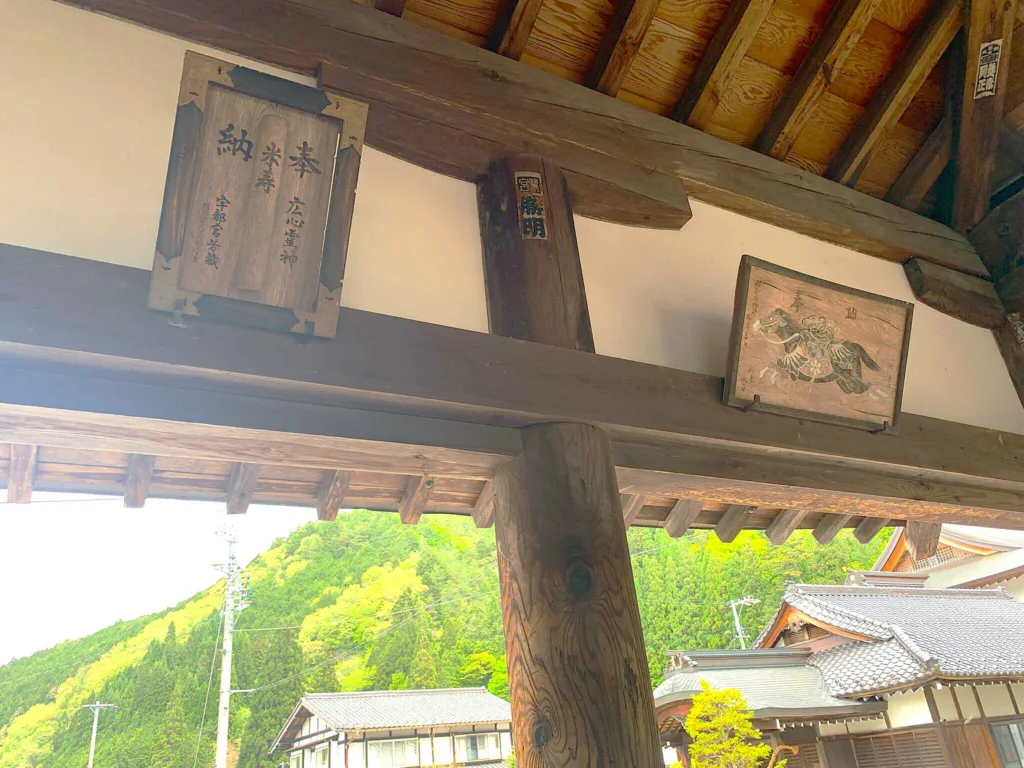 水無神社　絵馬殿内部の様子