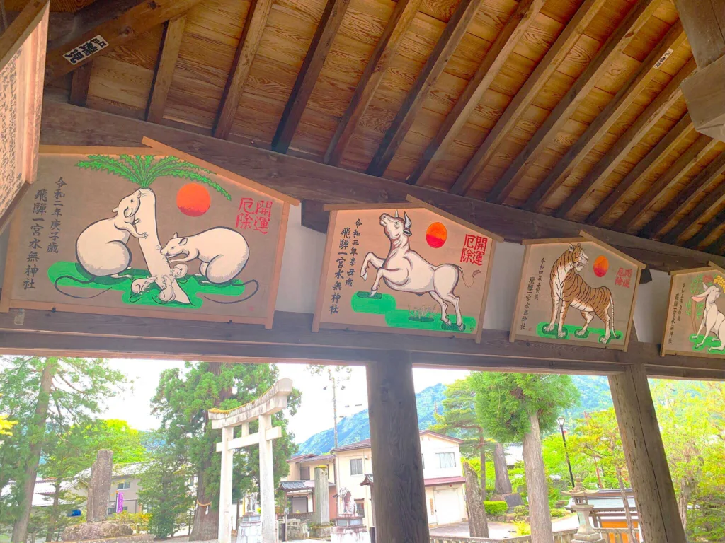 水無神社　絵馬殿内部の様子