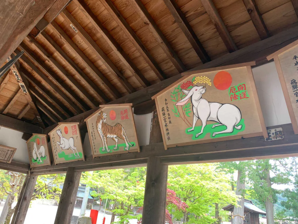 水無神社　絵馬殿内部の様子