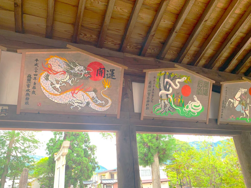 水無神社　絵馬殿内部の様子