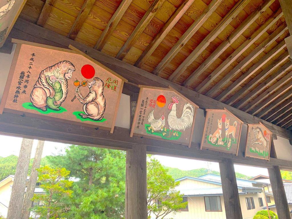 水無神社　絵馬殿内部の様子