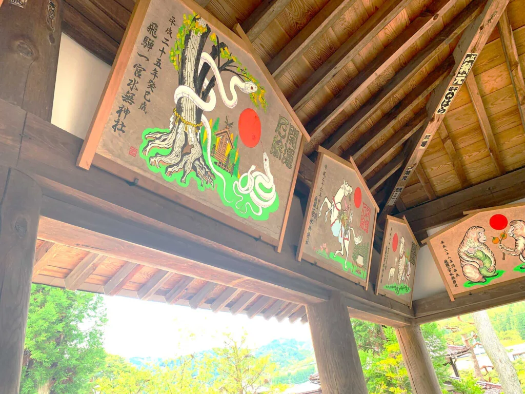 水無神社　絵馬殿内部の様子