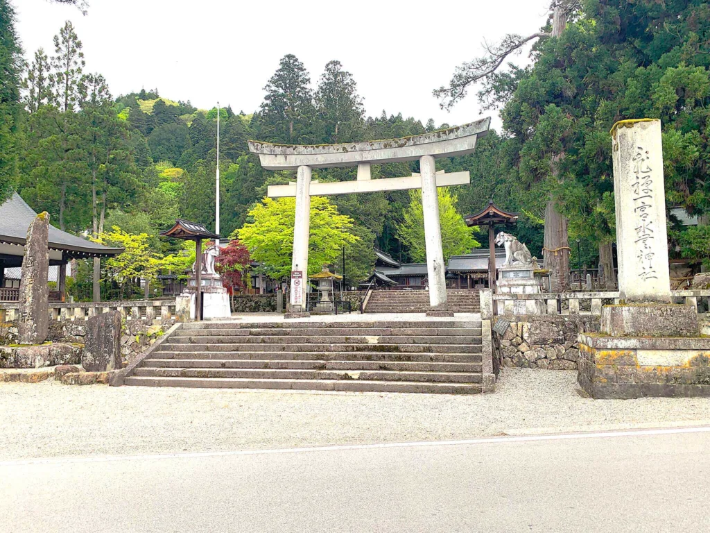 水無神社　神橋付近から