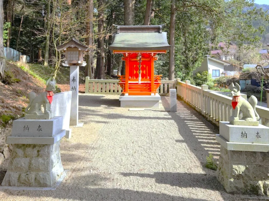 水無神社　飛騨一宮稲荷社