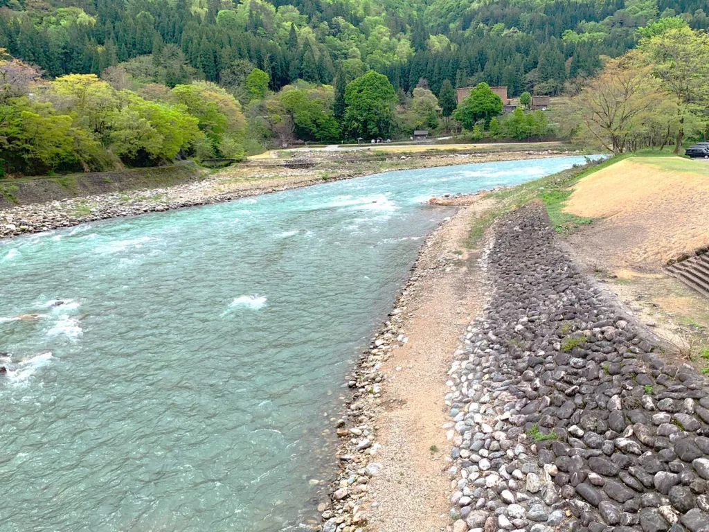 白川郷 であい橋からの庄川(上流側)