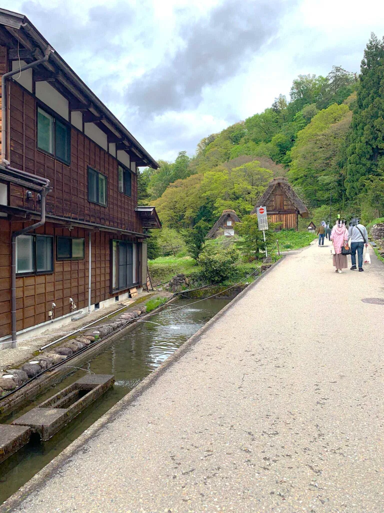 白川郷 展望台へ