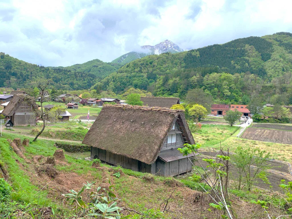 白川郷 展望台へ続く道々の景色
