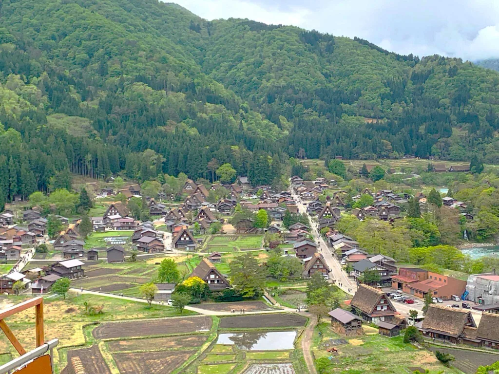 白川郷 城山天守閣展望台からの景色(ちょっとアップで)