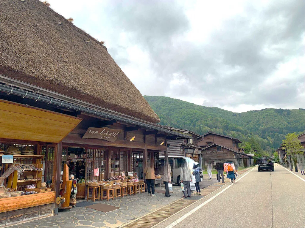 白川郷　多くの観光客
