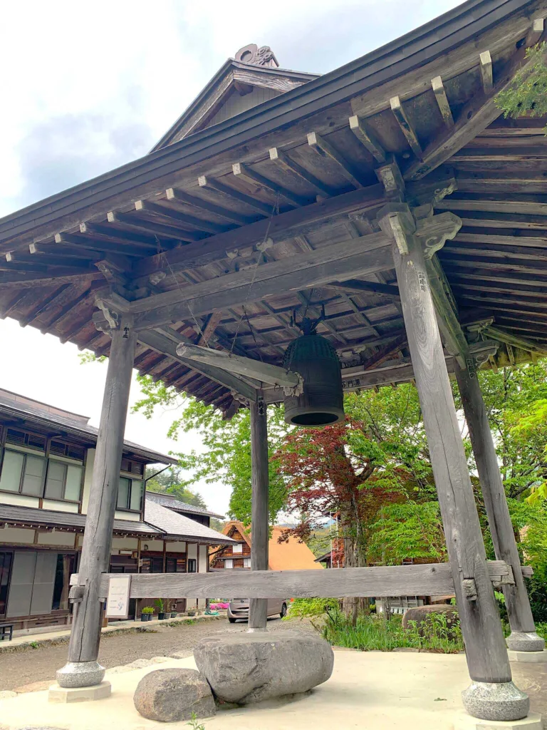 白川郷 本覚寺鐘楼
