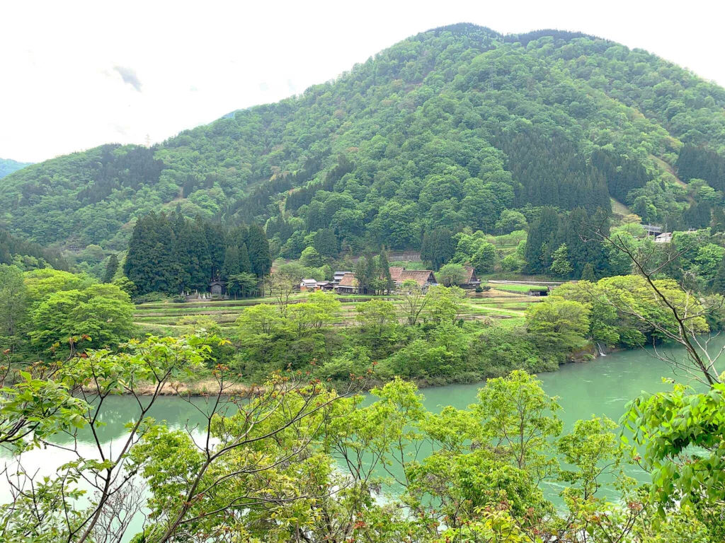 五箇山　菅沼集落(菅沼橋を渡って対岸からの景色)