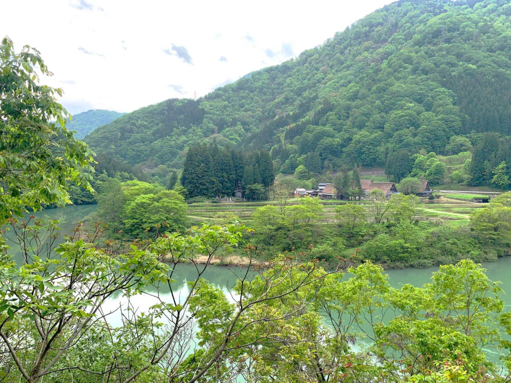 五箇山　菅沼集落(菅沼橋を渡って対岸からの景色)