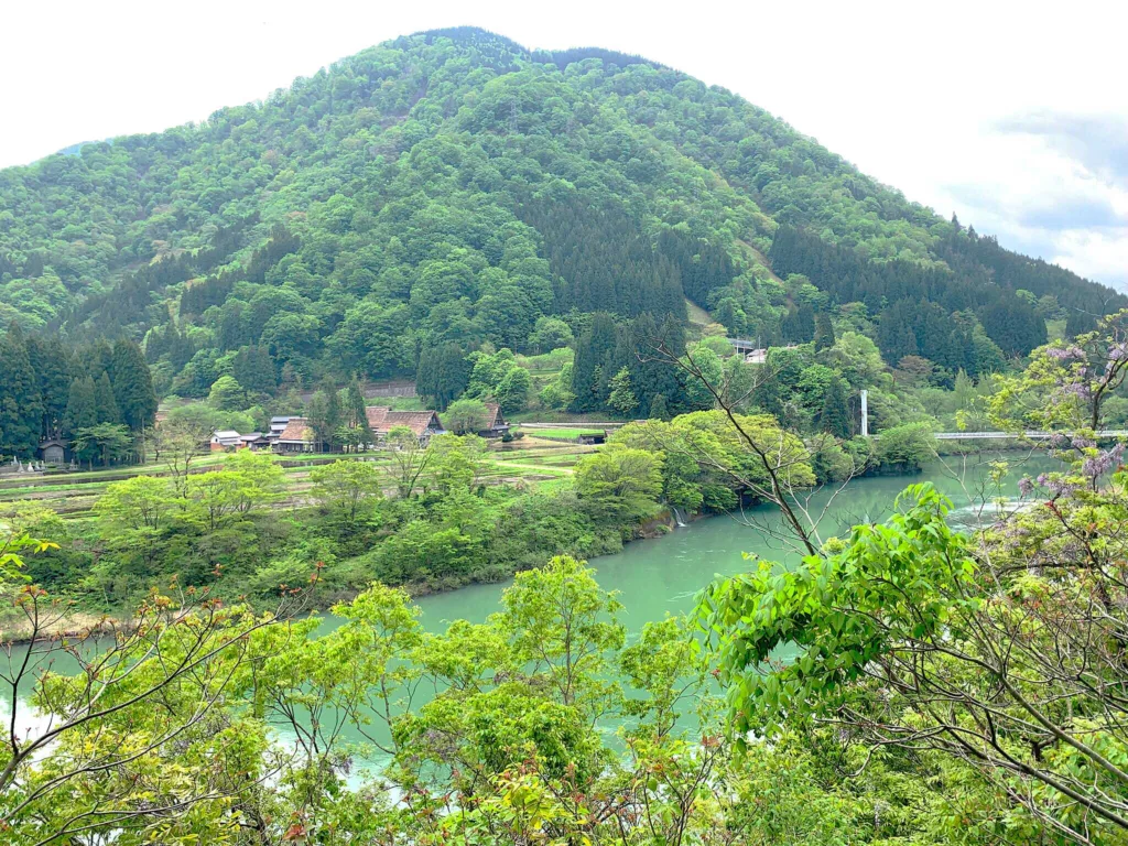 五箇山　菅沼集落(菅沼橋を渡って対岸からの景色)