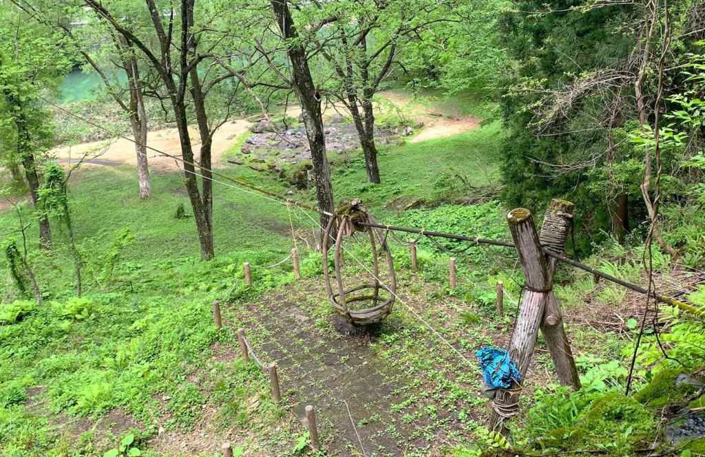 五箇山・菅沼集落 菅沼集落側にある「籠の渡し」復元?