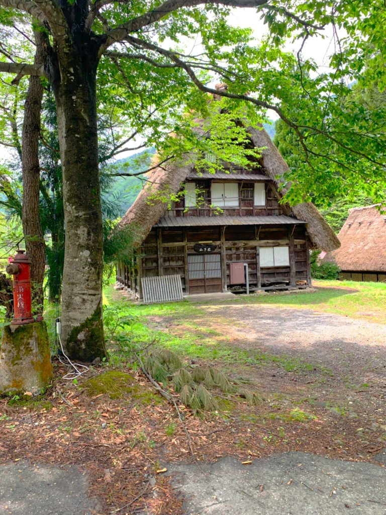五箇山・菅沼集落 合掌の里がある側のエリア(山下家)