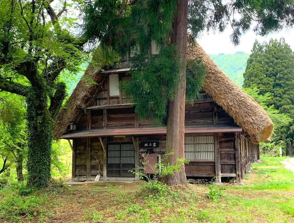 五箇山・菅沼集落 合掌の里がある側のエリア(水上家)