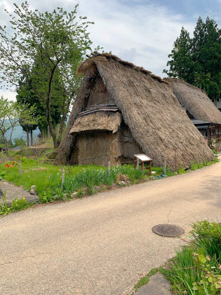 五箇山 相倉集落・三郎(旧岩本家)原始の合掌造りらしい…