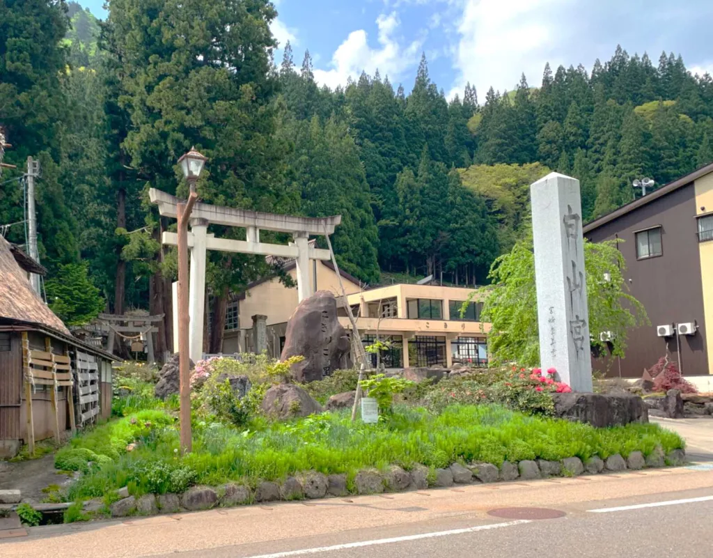 五箇山 相倉集落の後の帰り道・白山宮