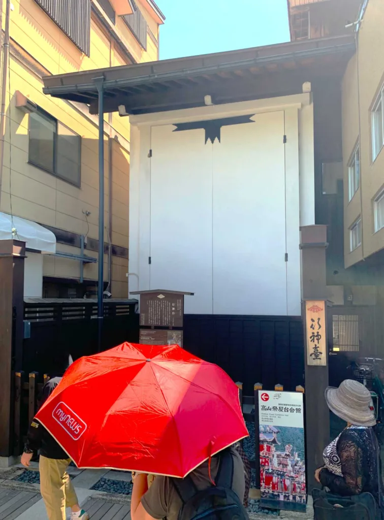 秋の高山祭屋台「行神台」蔵