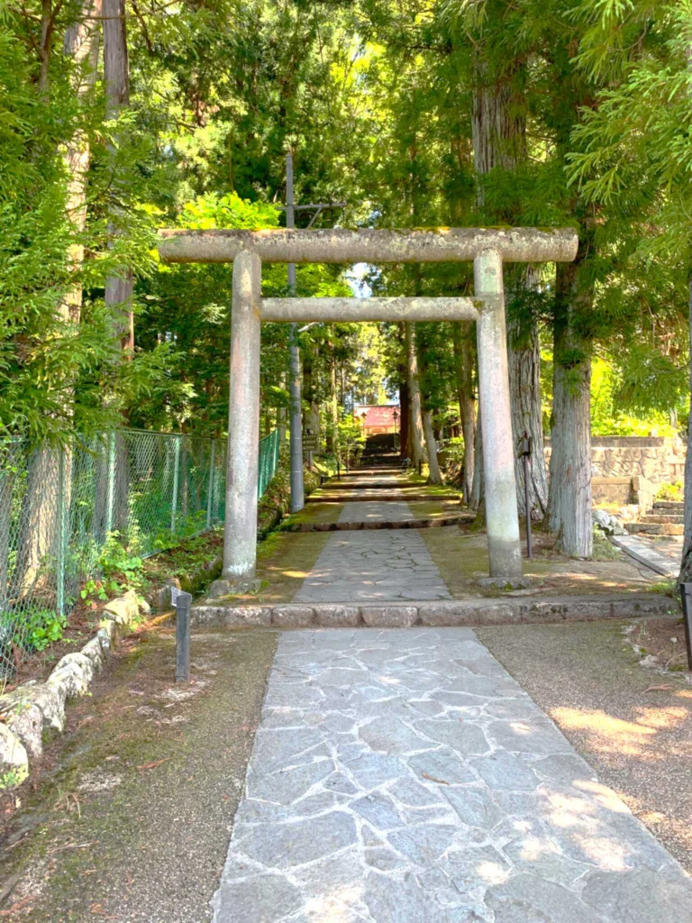 高山　白山神社