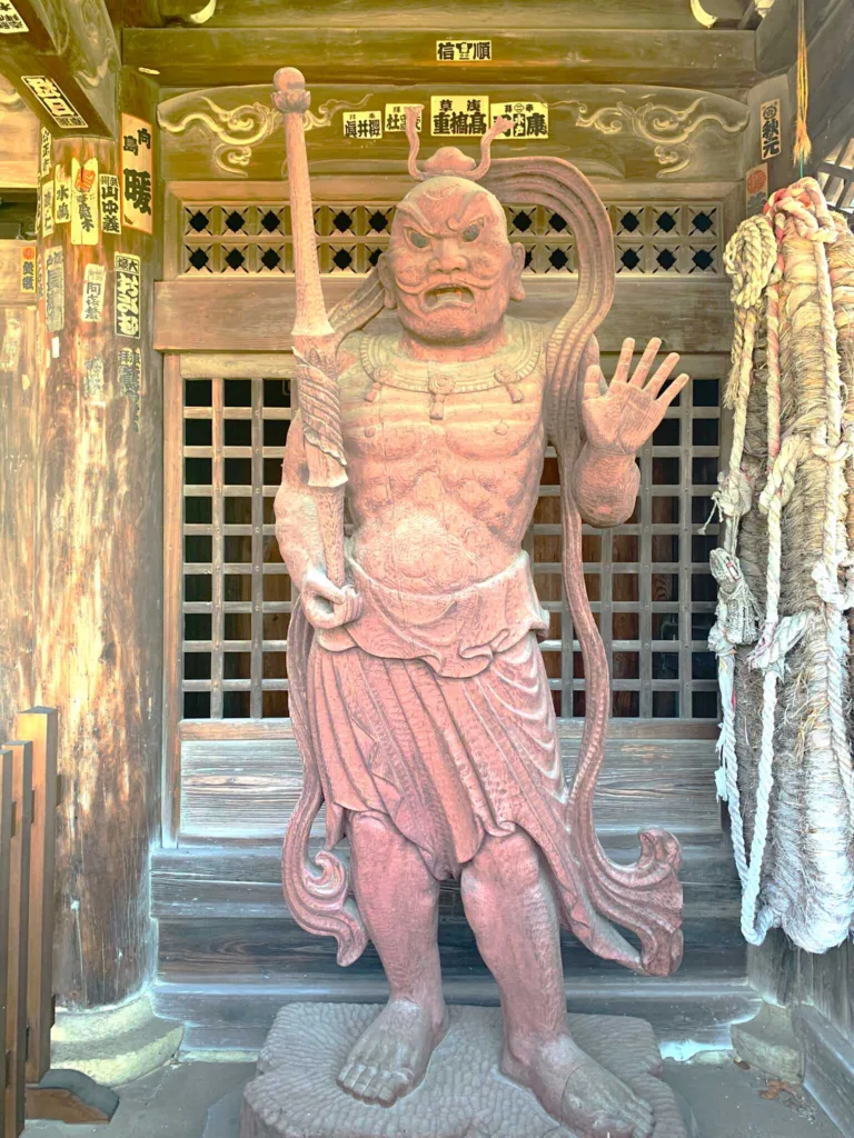 高山　大雄寺・山門の仁王様
