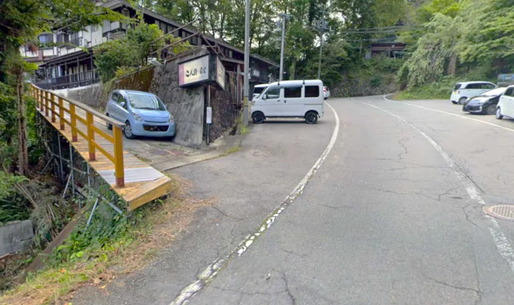 高山　二人静 白雲(GoogleMapより：城山公園(高山城二の丸前の急な坂道にあります))