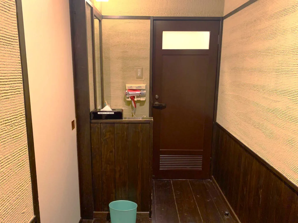 高山 二人静白雲(お世話になったお部屋・入った所：洗面所と御手洗い)