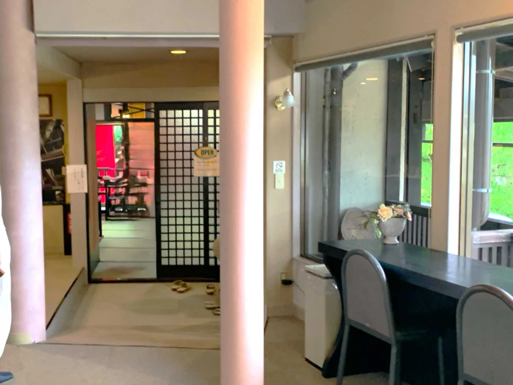 高山 二人静白雲(朝食会場入口)