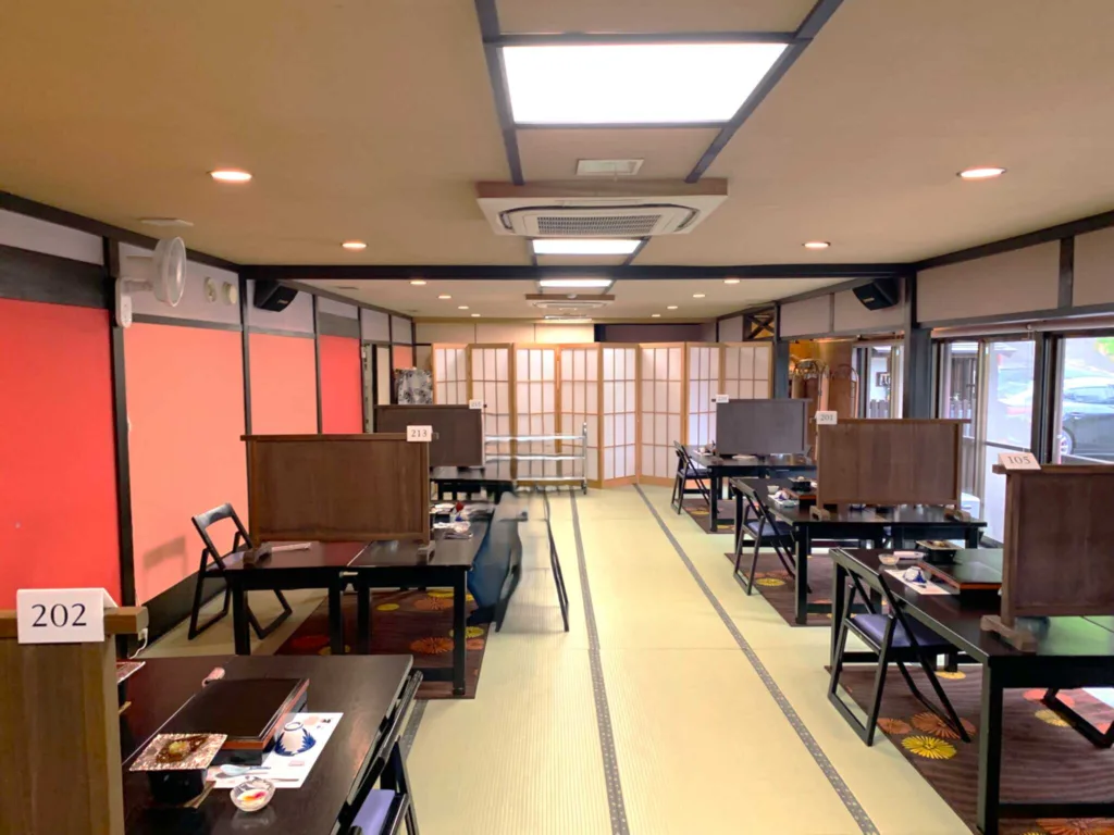 高山 二人静白雲(朝食会場)