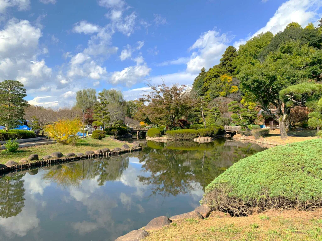 水戸偕楽園 少し小さめ池泉の日本庭園