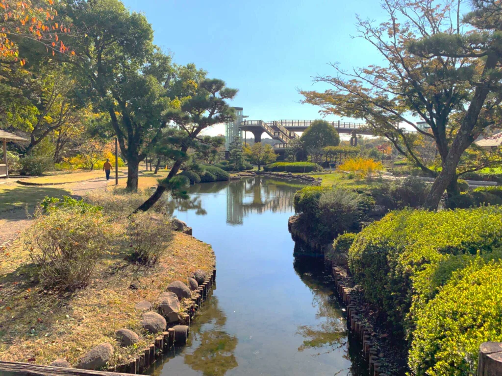 水戸偕楽園 少し小さめ池泉の日本庭園