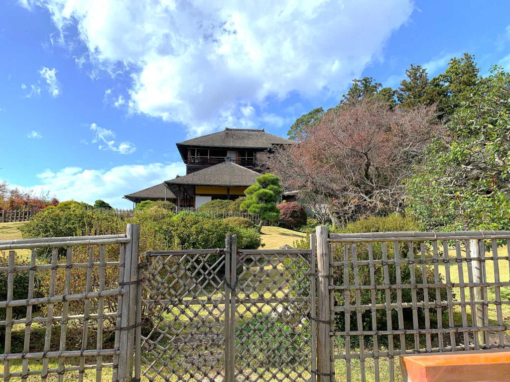 水戸偕楽園 見晴広場付近からの好文亭