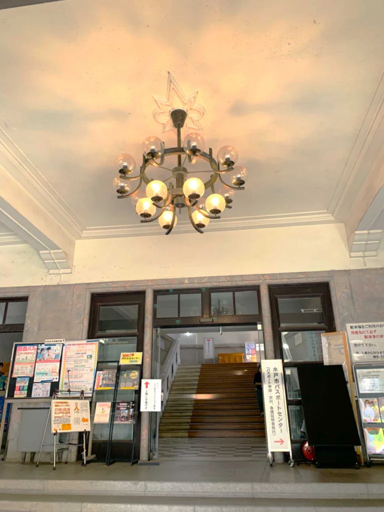 水戸城 茨城県庁舎入口(ここの1階で御城印を頂きました)