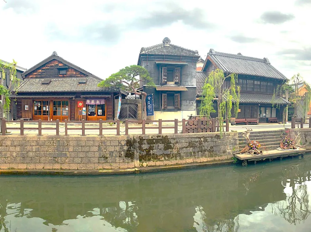 佐原の街並み 小野川左岸より 正上醤油店(パノラマで…)