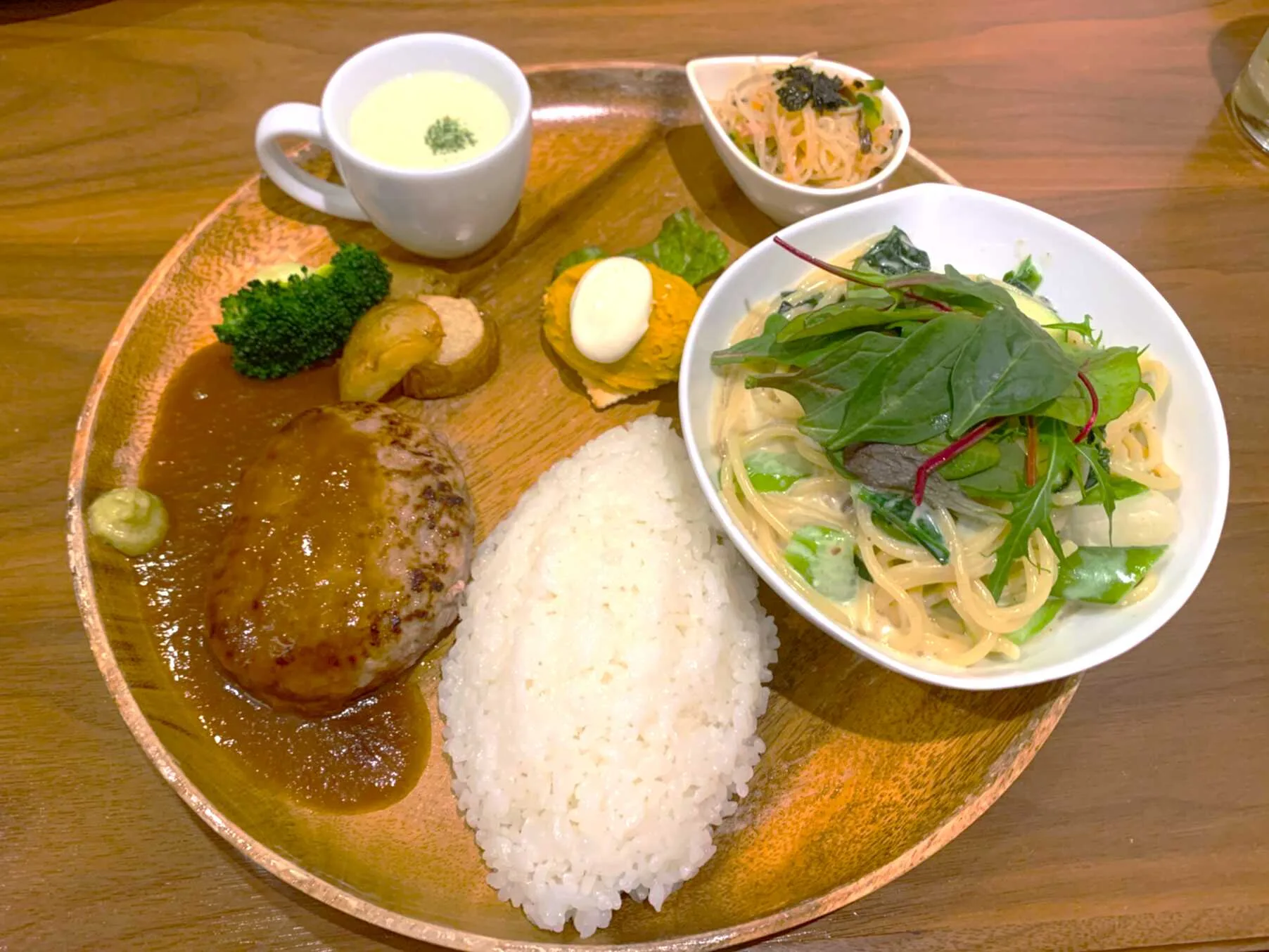 Kitchen おとわ お料理・ハーフ&ハーフワンプレート:こってりパスタ/ハンバーグ