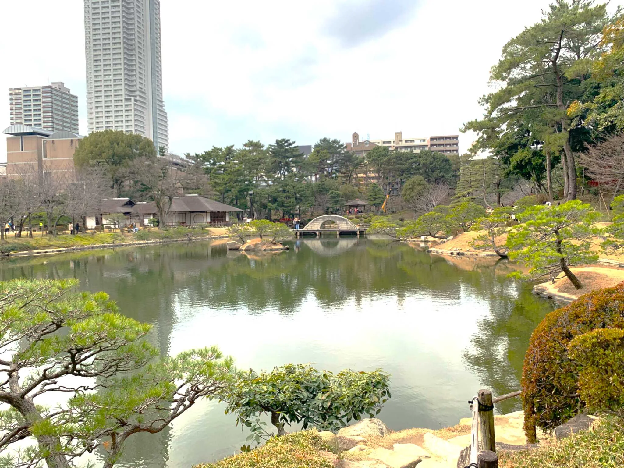 広島 縮景園 悠々亭付近からの景色