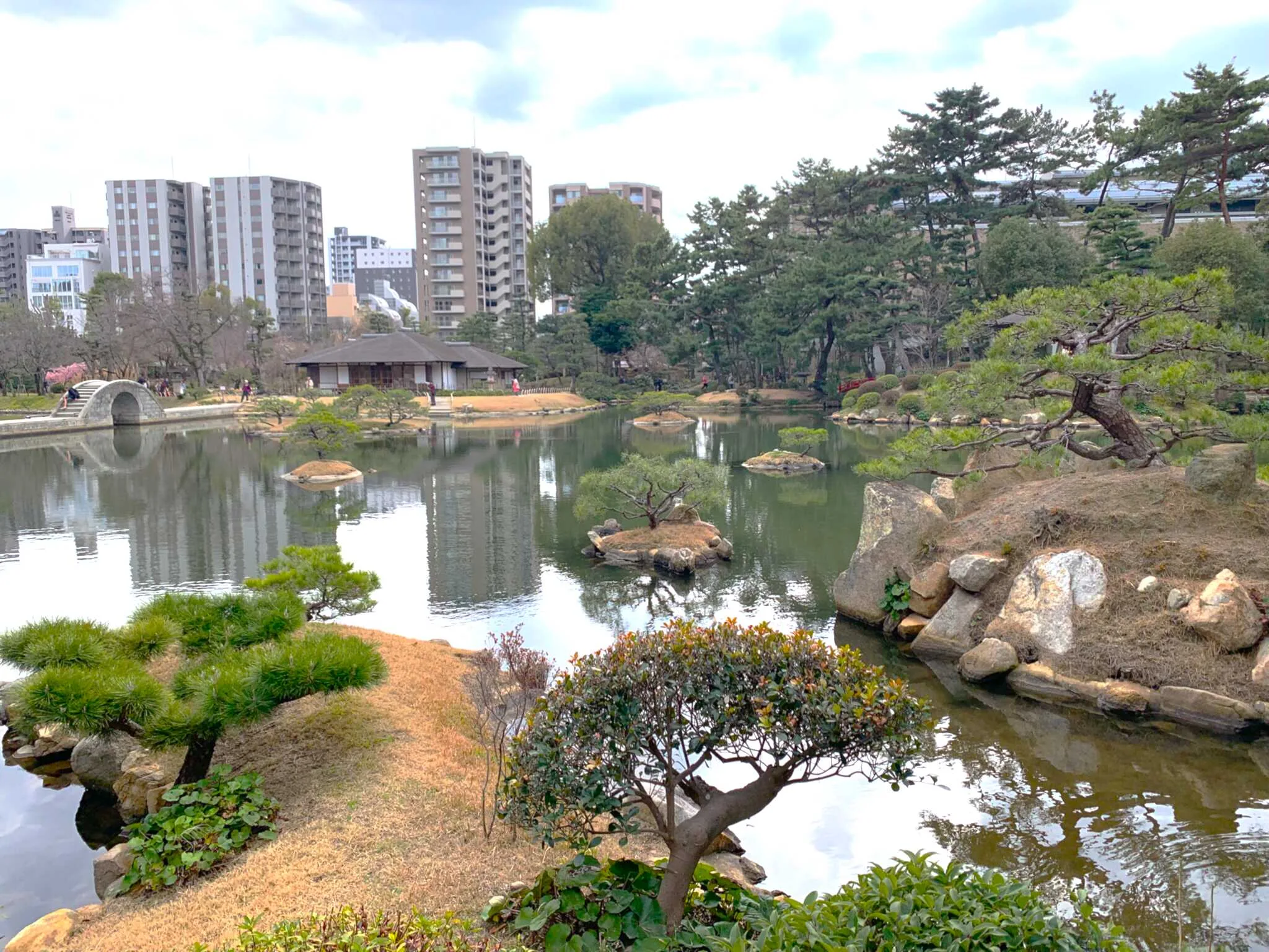 広島 縮景園・白龍泉付近より