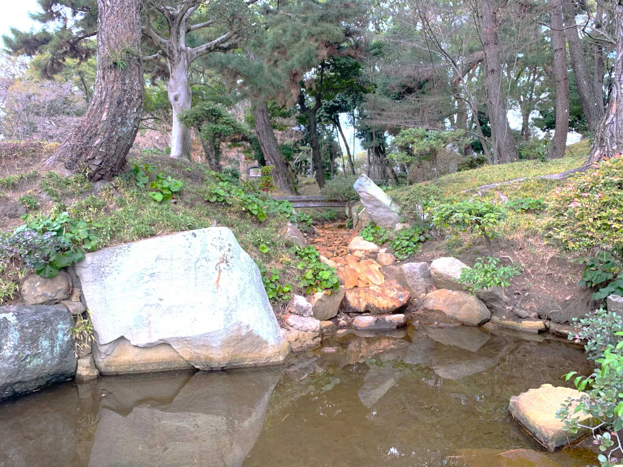 広島 縮景園・積翠巌西の飛び石橋より