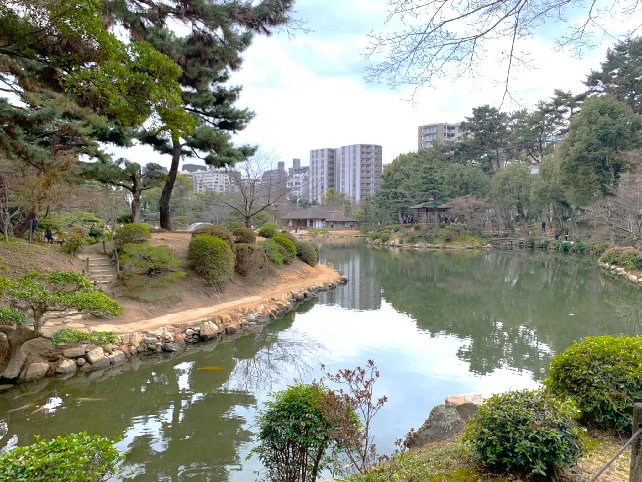 広島 縮景園・積翠巌西の飛び石橋より