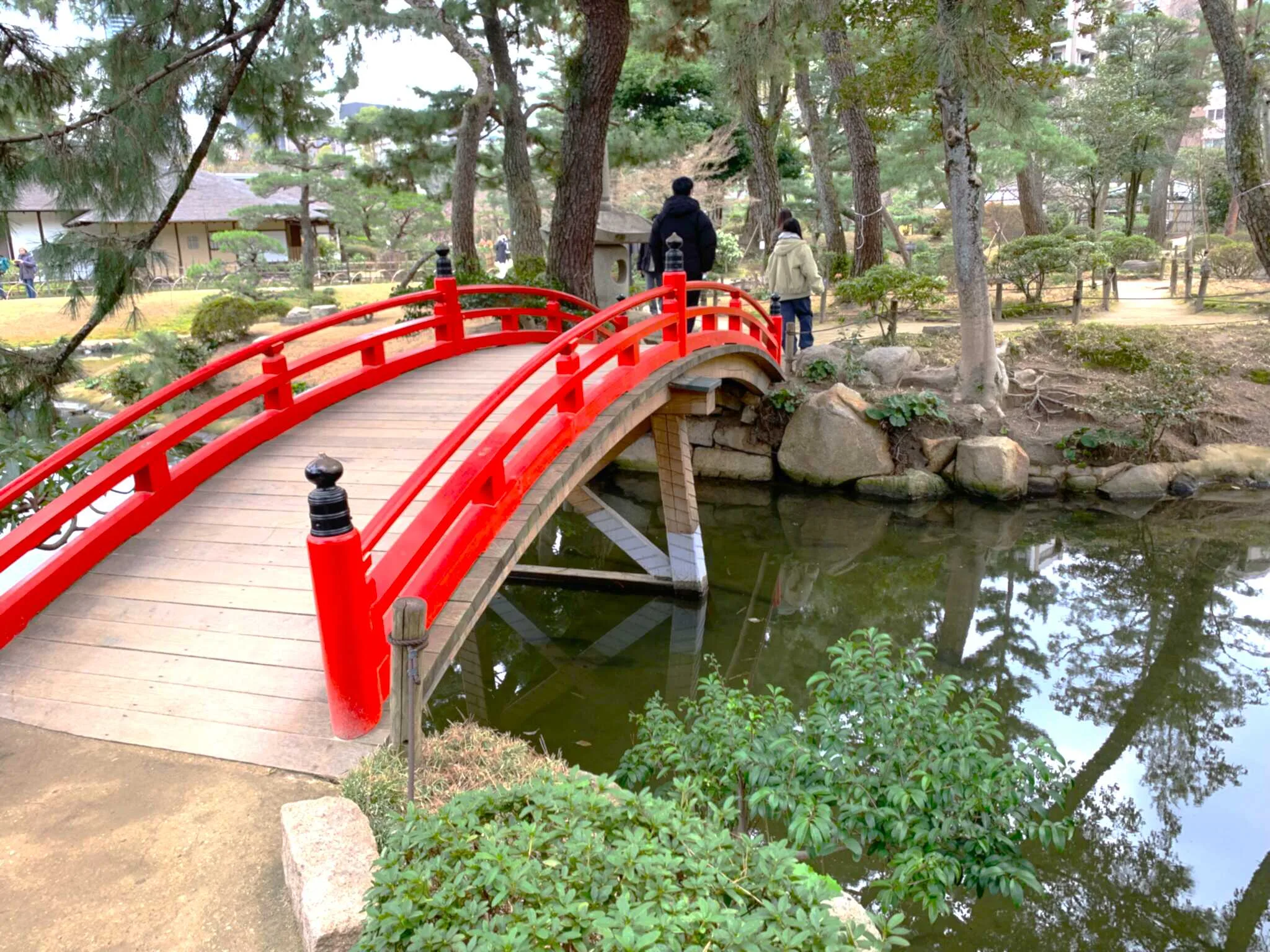 広島 縮景園・超然居から楊貴妃型石灯籠方面への橋